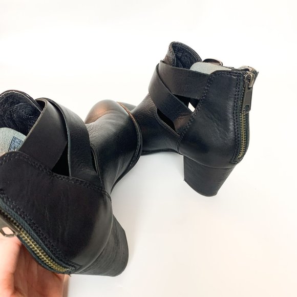 Vionic rory black leather buckle moto boot 6 - Picture 3 of 8